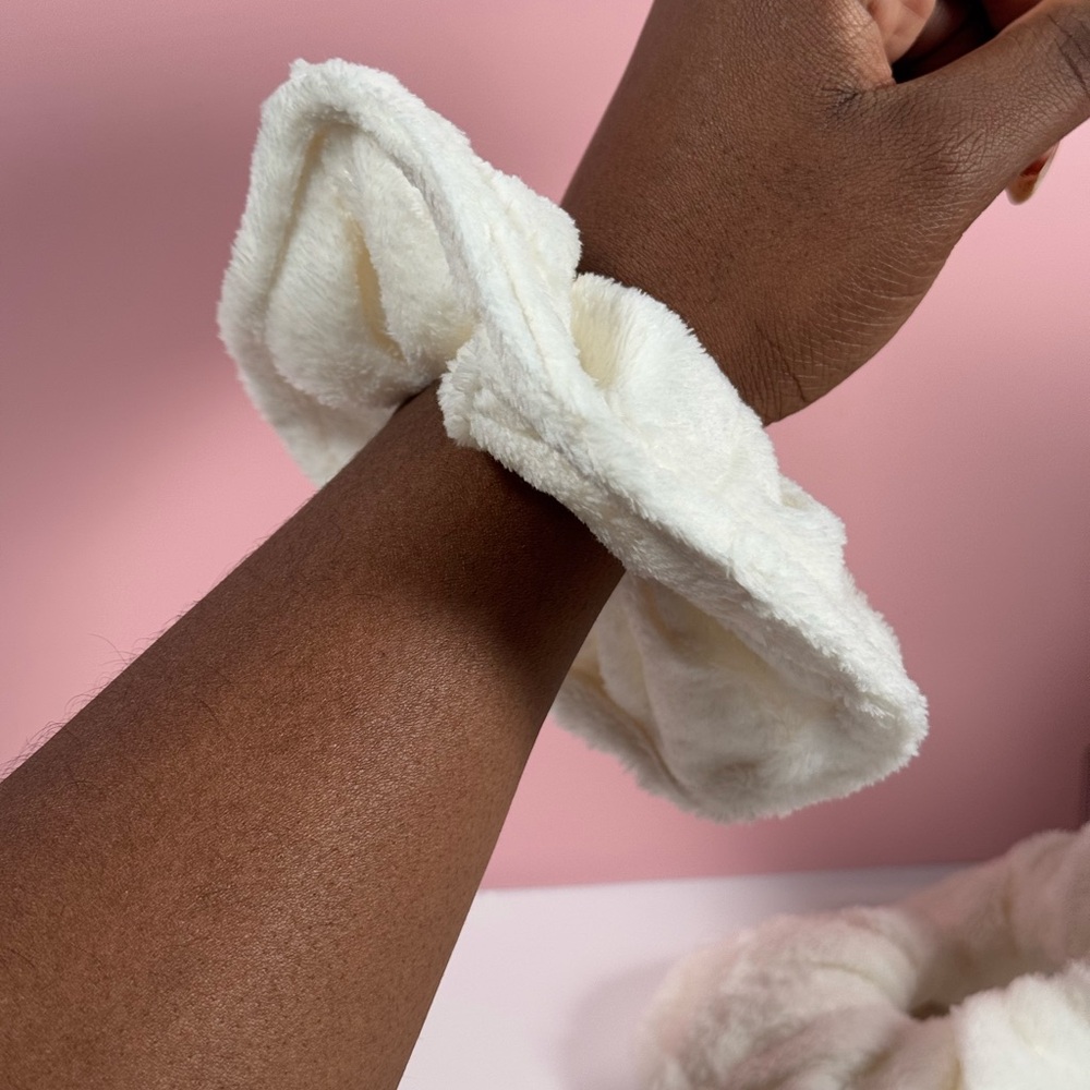 Facial Cleansing Band Cream Skincare Tool with Plush Texture